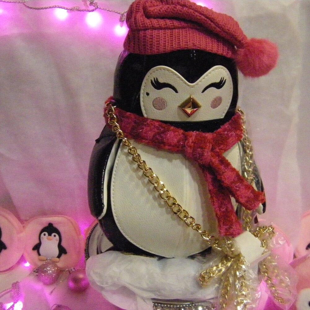 Betsey Johnson Kitsch Break The Ice Multi Crossbody Bag Penguine NWT - Picture 12 of 16